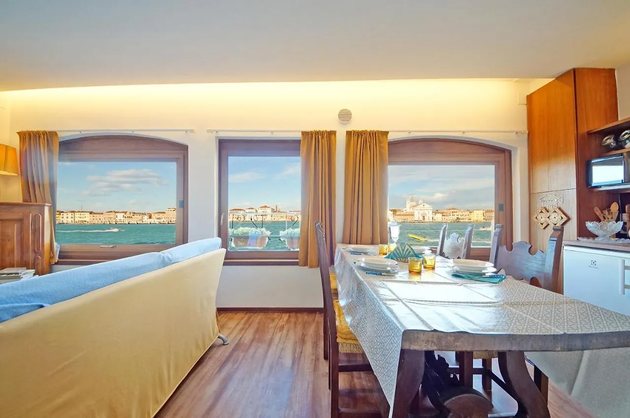 Dolcevita Apartments N 453 Canal View Venice Italy