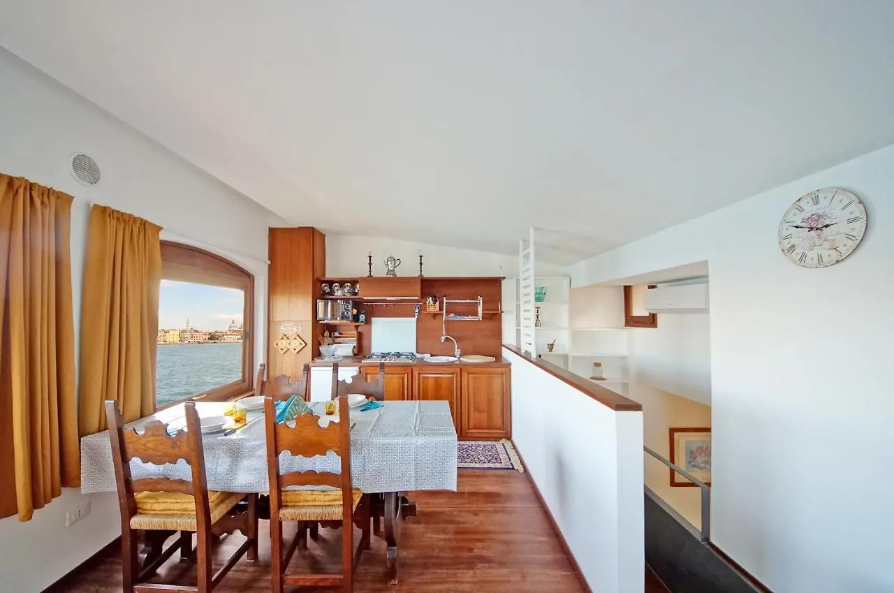 Dolcevita Apartments N 453 Canal View Venice